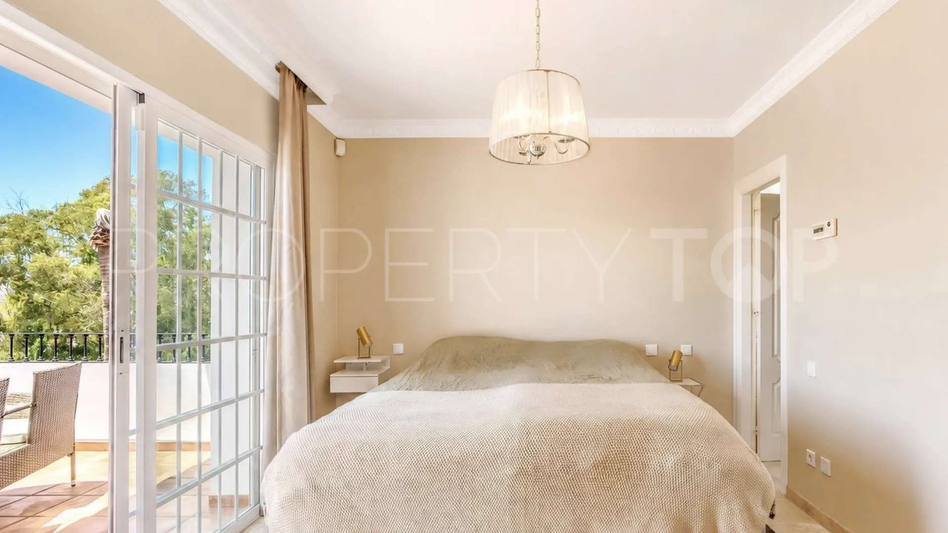 For sale villa in Marbella with 4 bedrooms