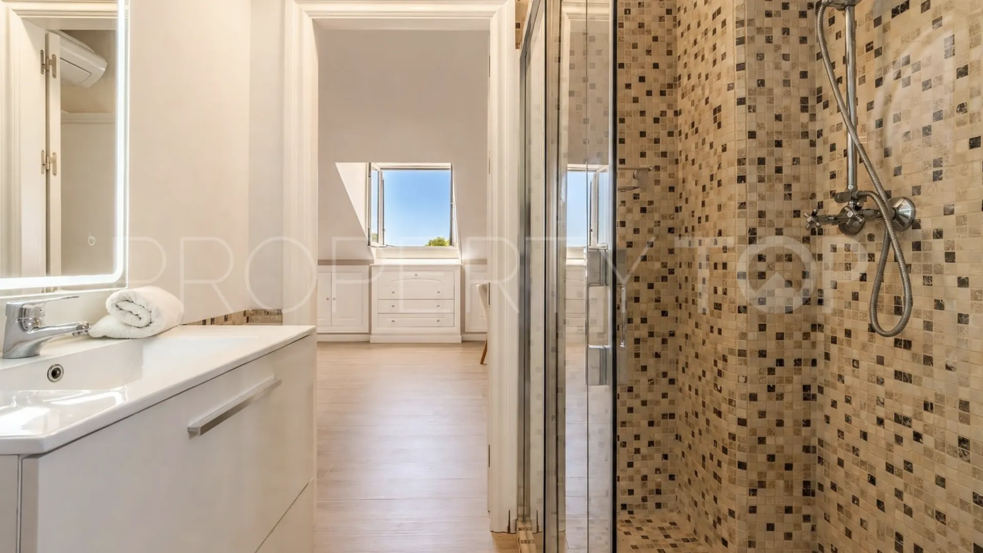 For sale villa in Marbella with 4 bedrooms
