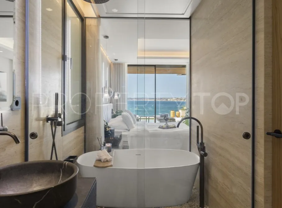 Ático en venta con 3 dormitorios en Estepona