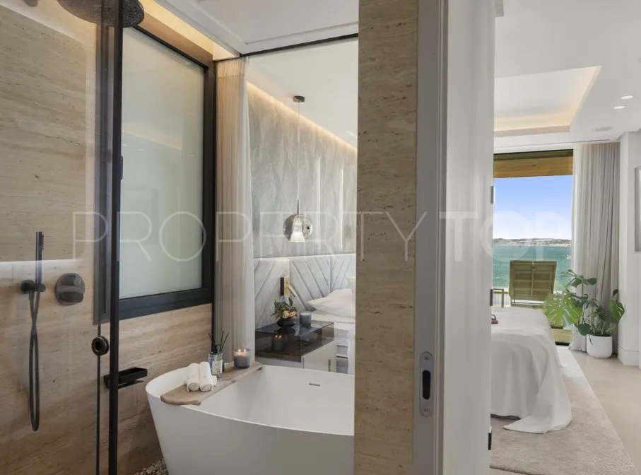 Ático en venta con 3 dormitorios en Estepona