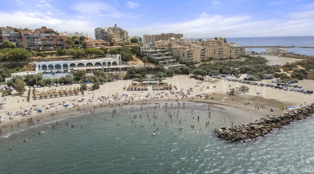 Ático en venta con 3 dormitorios en Estepona