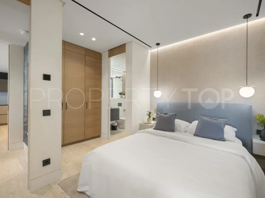 Ático en venta con 3 dormitorios en Estepona