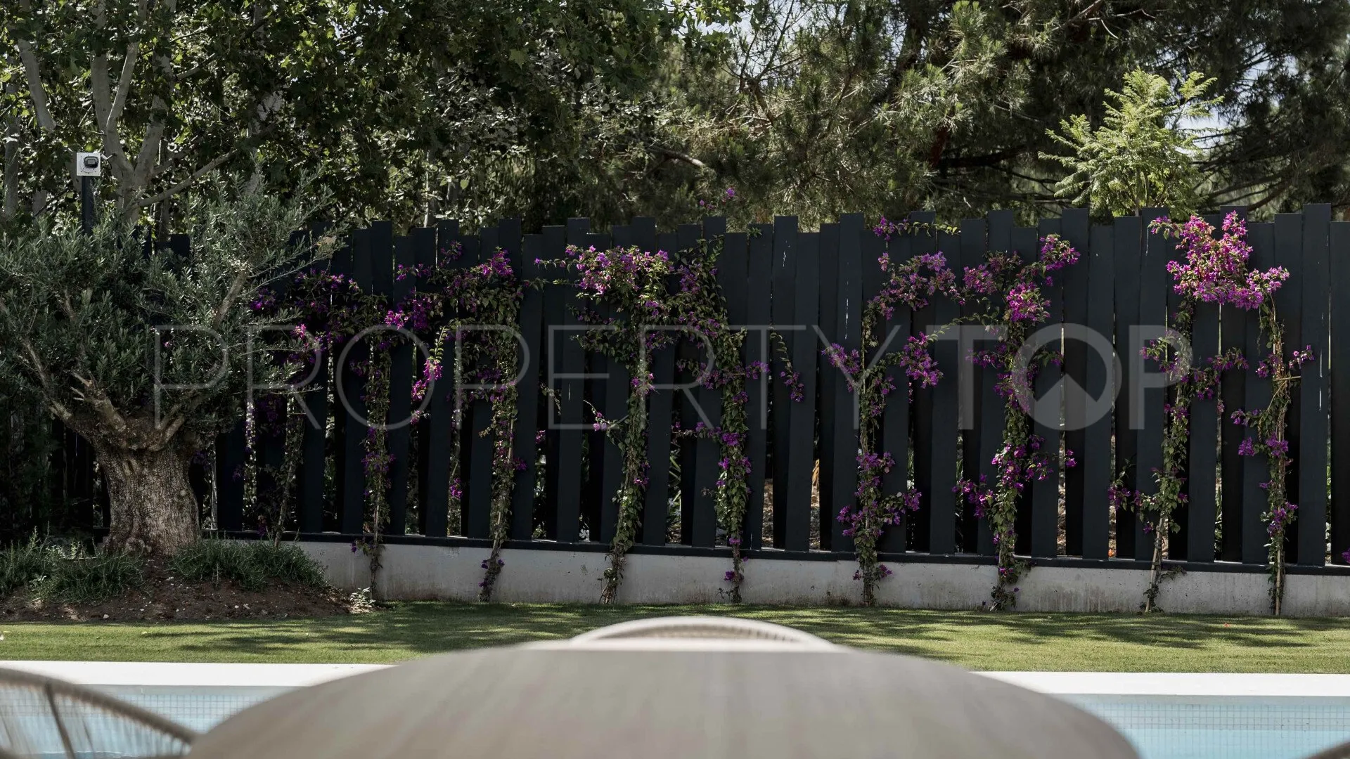 For sale villa with 4 bedrooms in Estepona