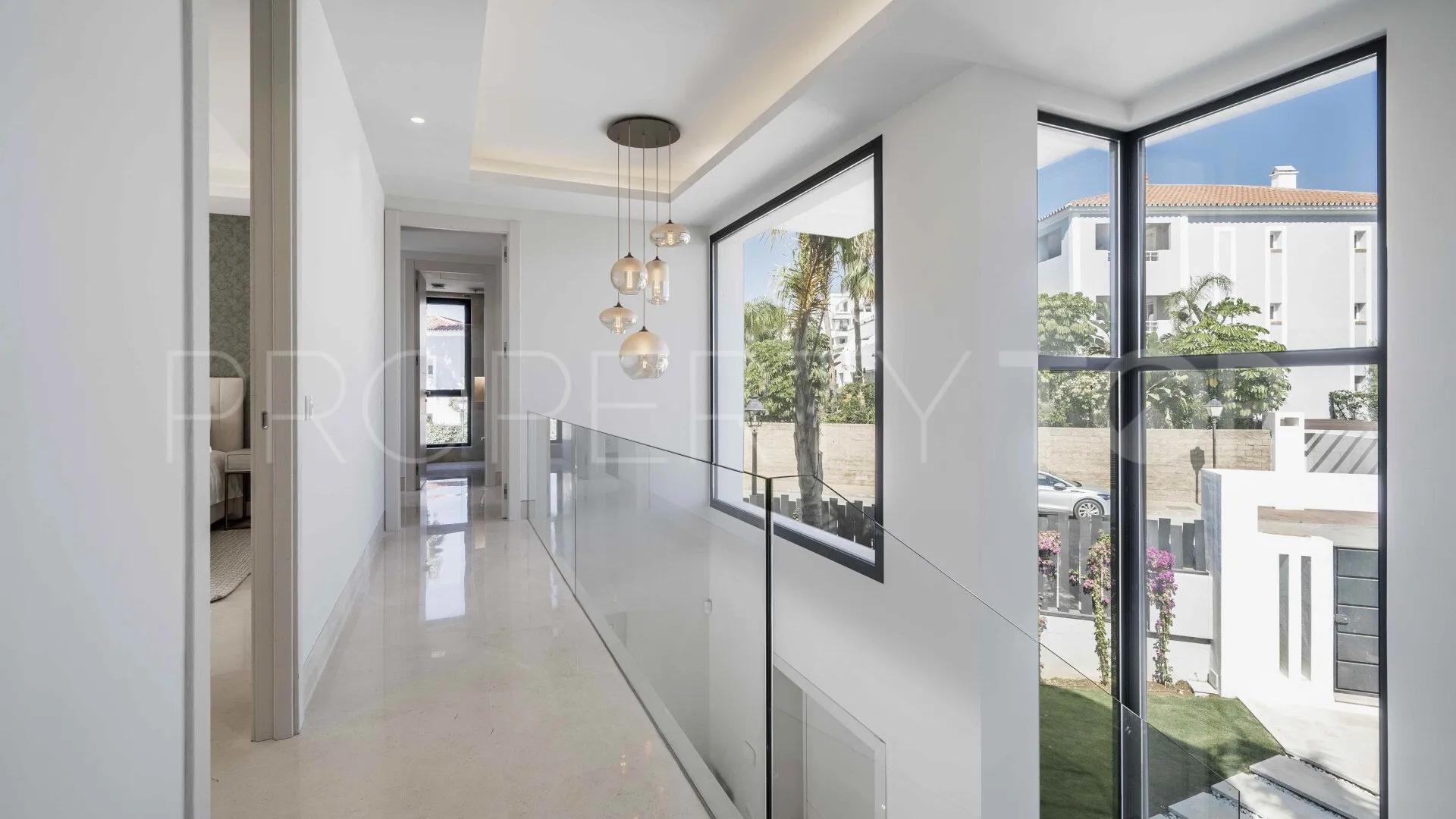 For sale villa with 4 bedrooms in Estepona