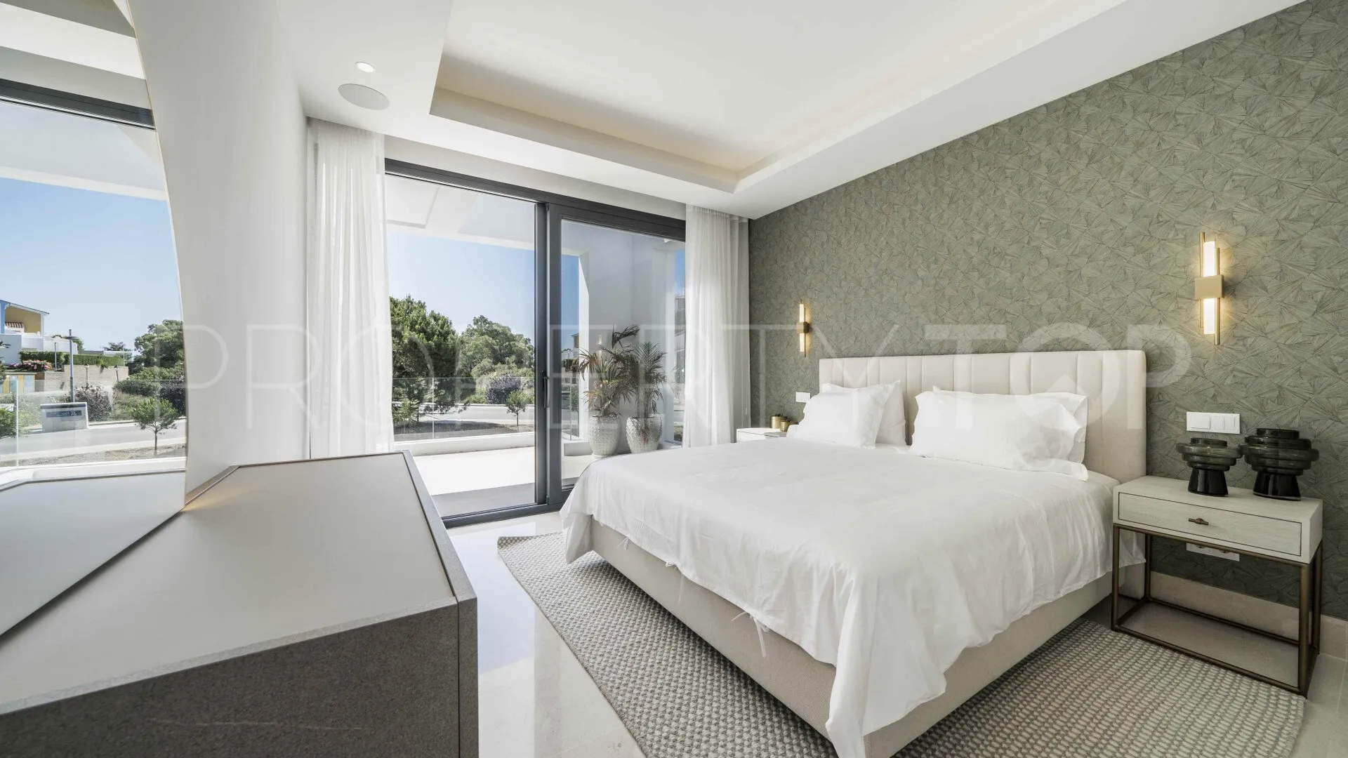 For sale villa with 4 bedrooms in Estepona