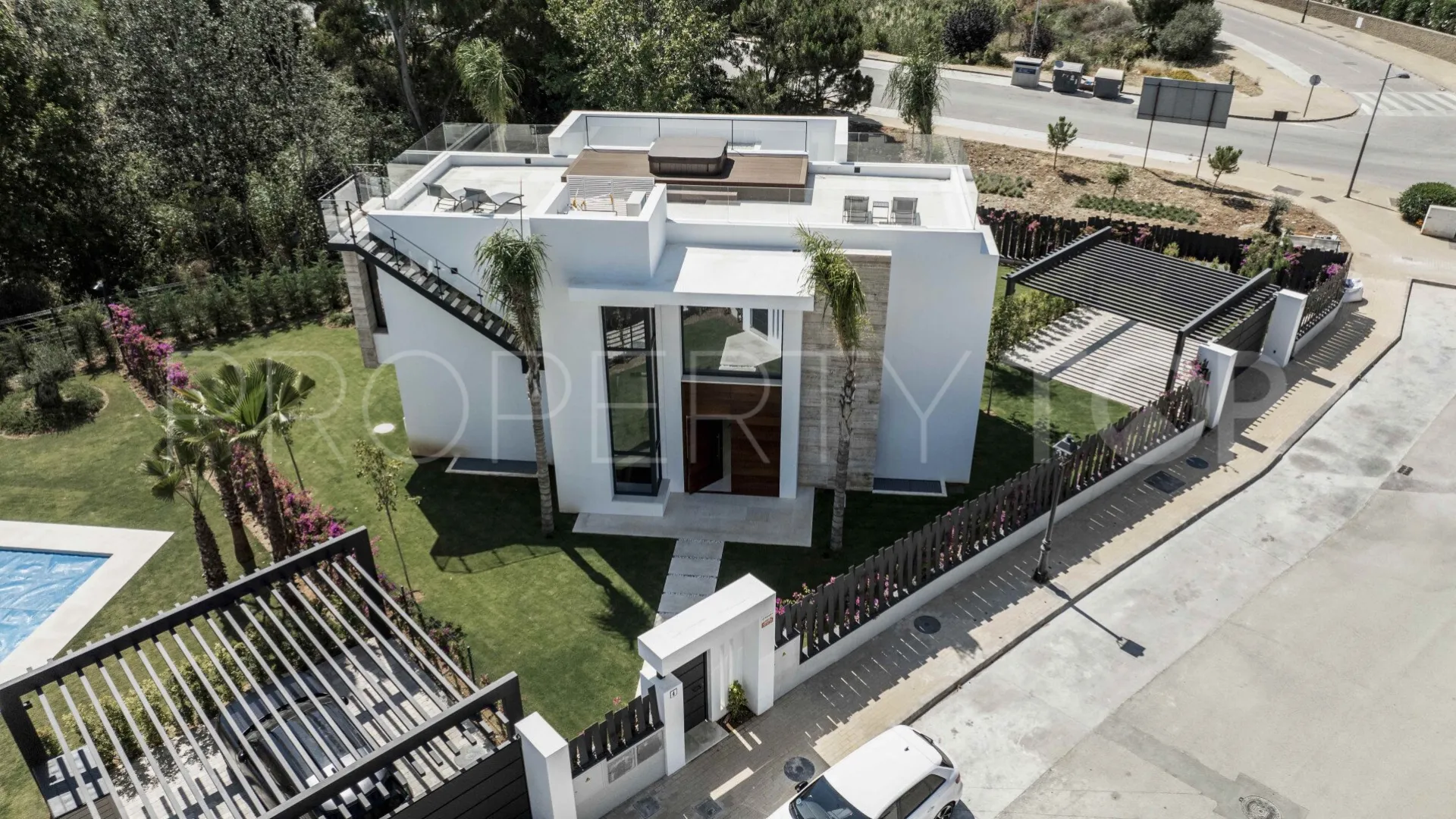 For sale villa with 4 bedrooms in Estepona