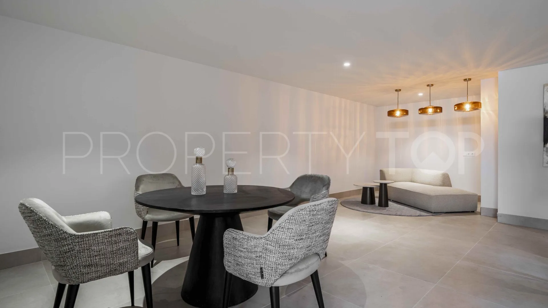 For sale villa with 4 bedrooms in Estepona