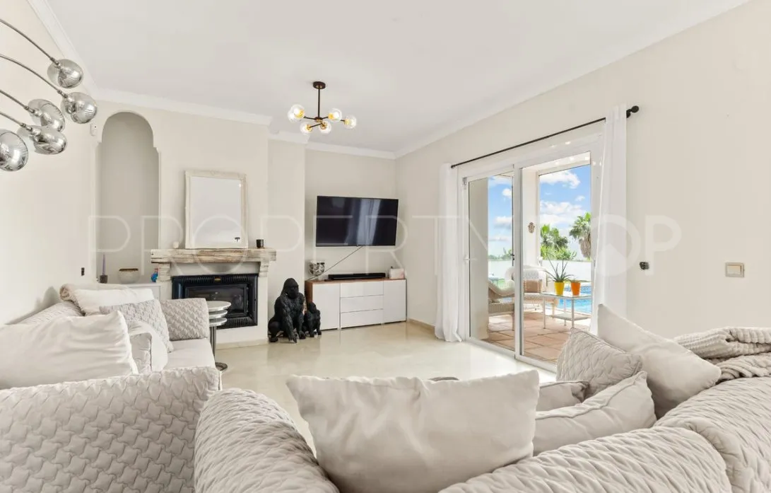 Estepona, villa en venta de 3 dormitorios