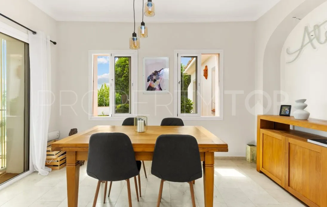Estepona, villa en venta de 3 dormitorios