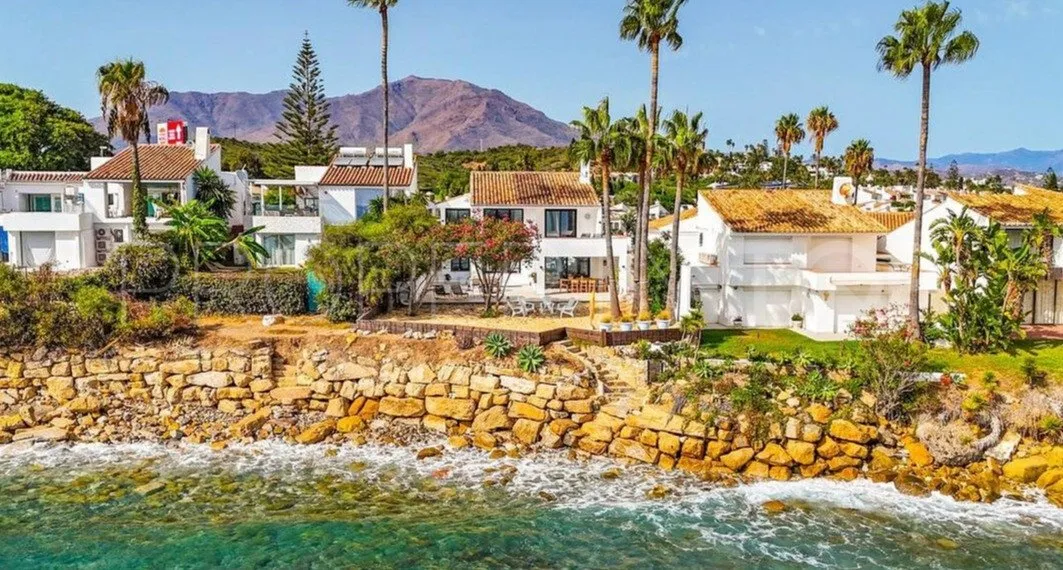 Villa with 6 bedrooms for sale in Estepona