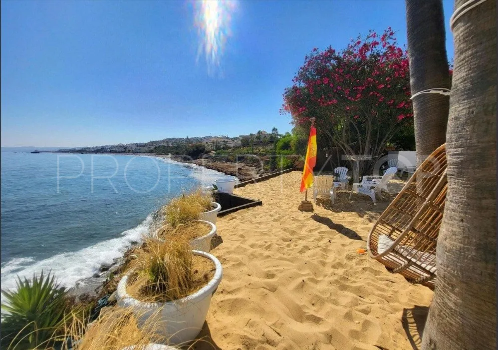 Villa with 6 bedrooms for sale in Estepona