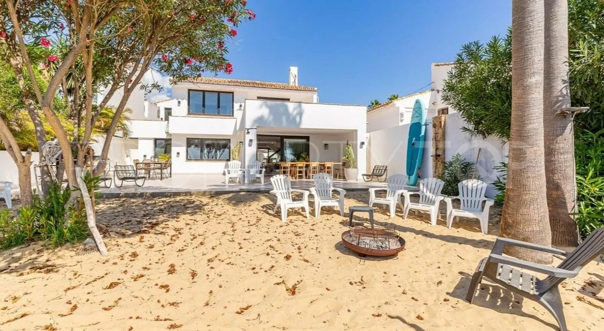Villa with 6 bedrooms for sale in Estepona