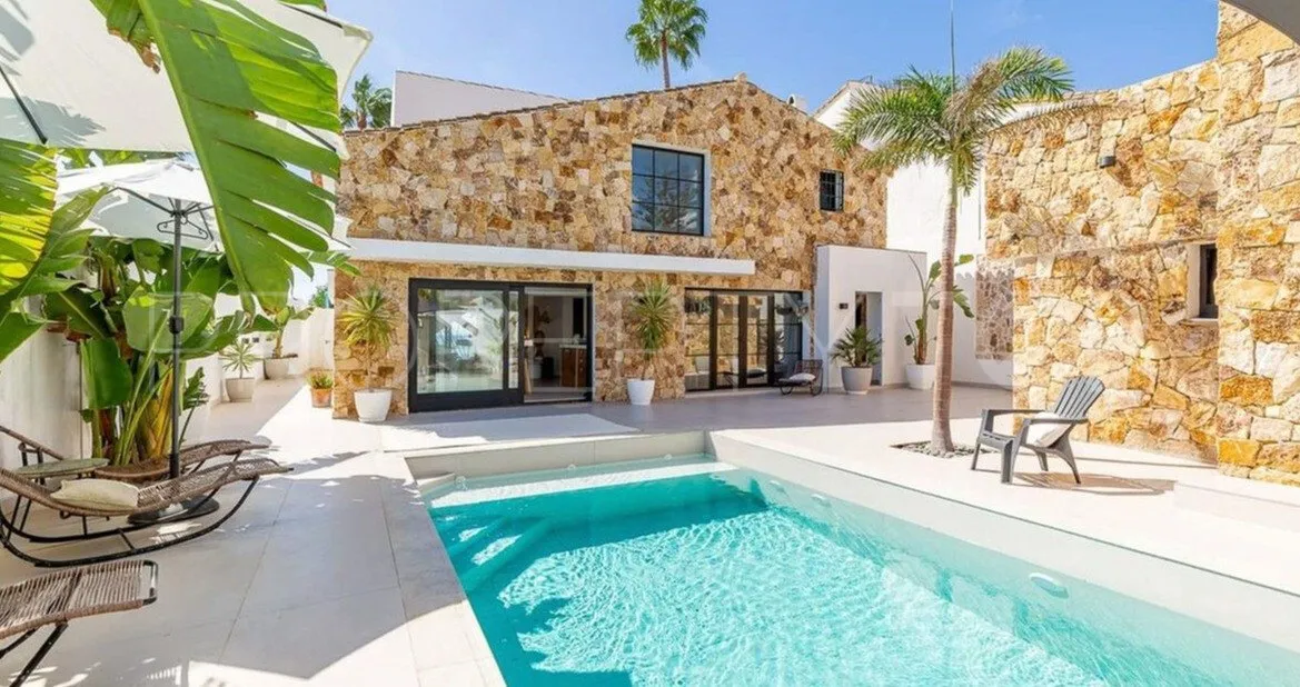 Villa with 6 bedrooms for sale in Estepona