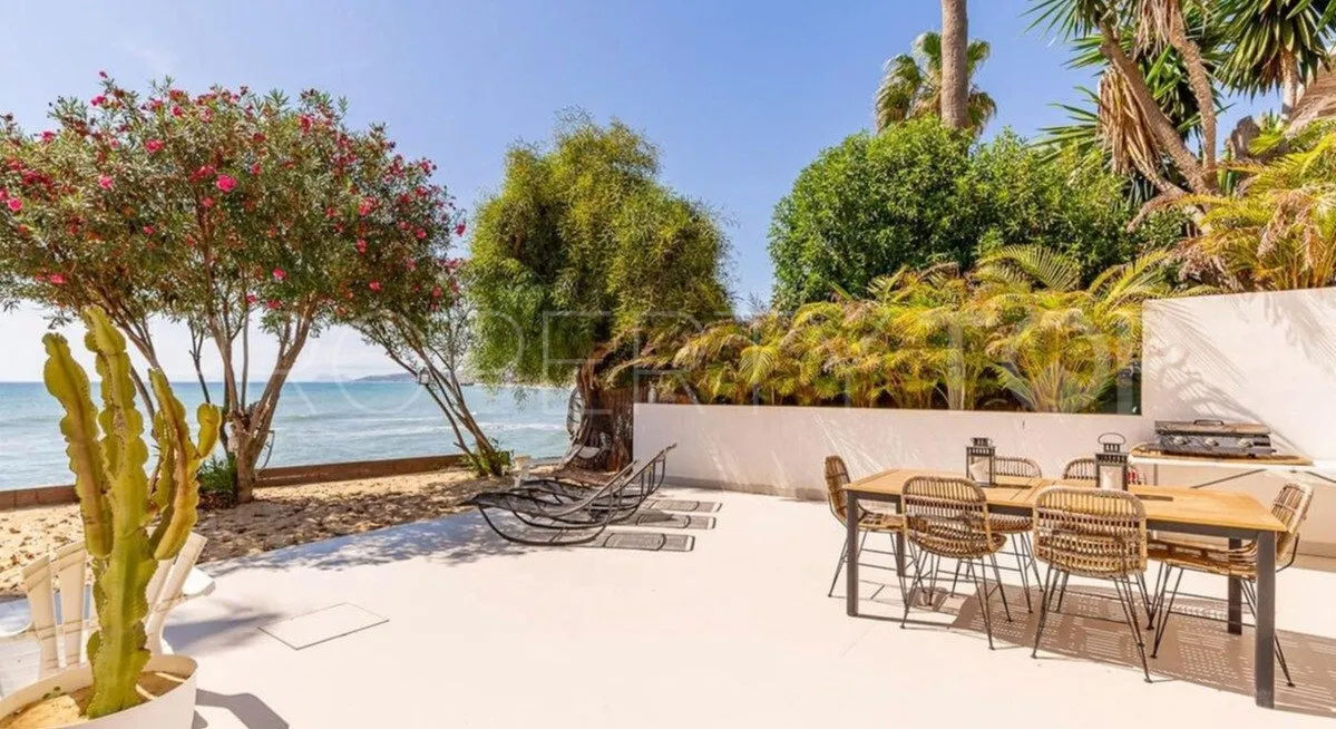 Villa with 6 bedrooms for sale in Estepona