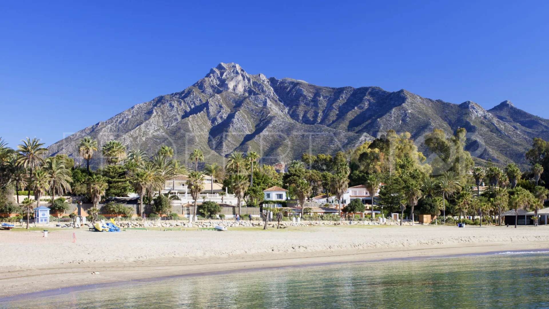 For sale apartment in Estepona with 3 bedrooms