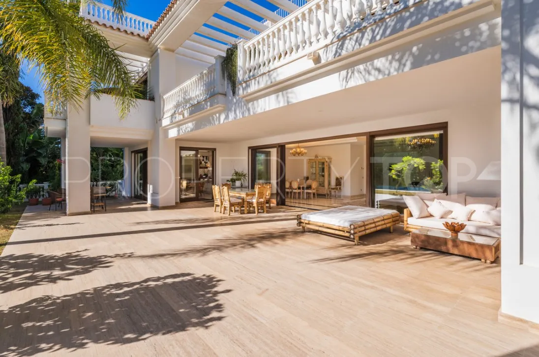 For sale Estepona villa with 7 bedrooms
