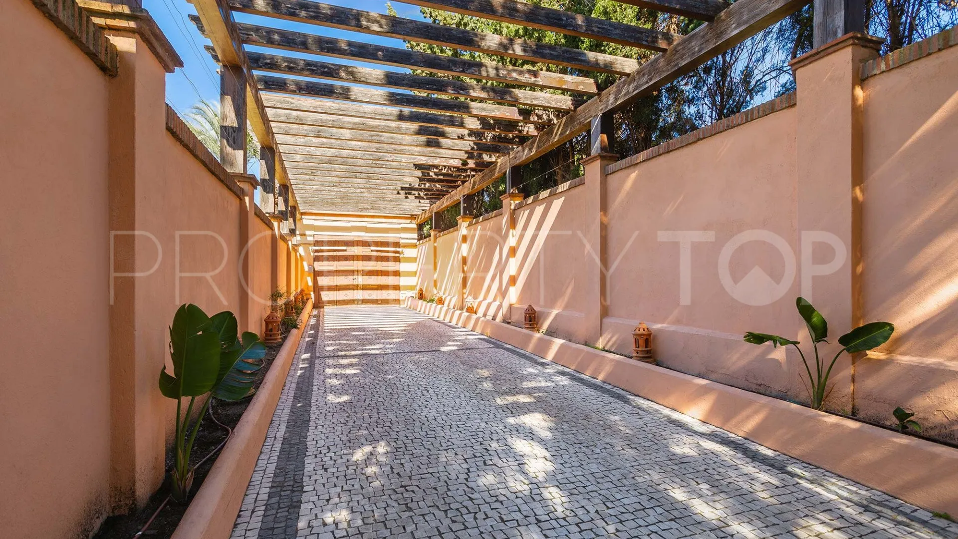 Buy Estepona 8 bedrooms villa