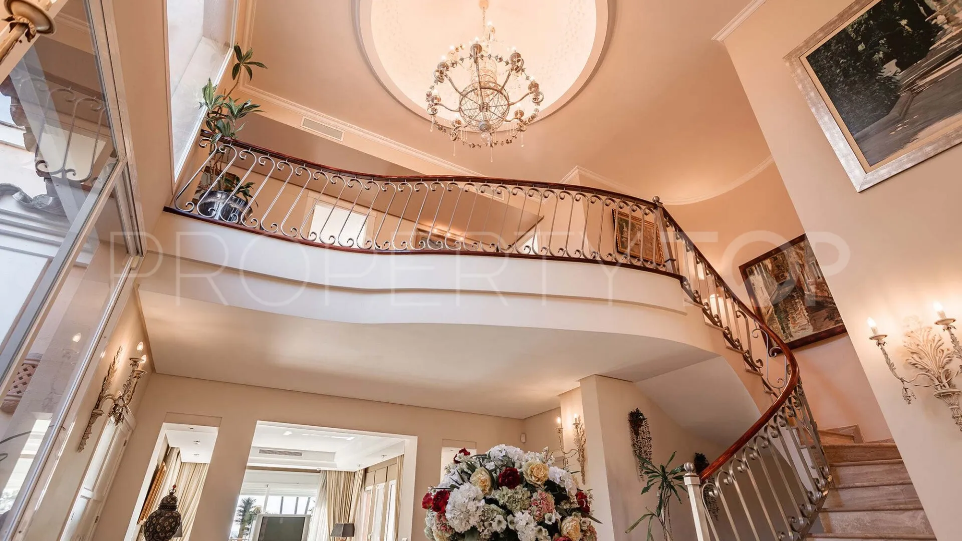 Buy Estepona 8 bedrooms villa