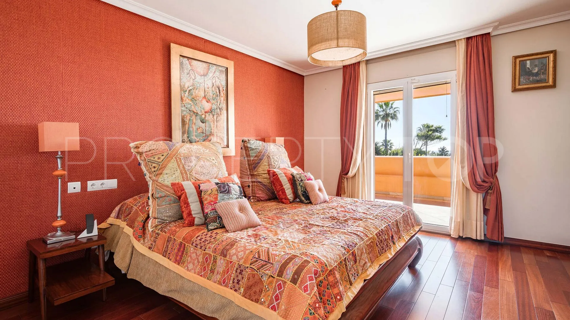 Buy Estepona 8 bedrooms villa