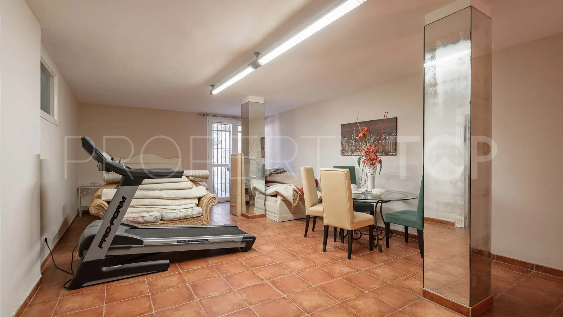 Buy Estepona 8 bedrooms villa
