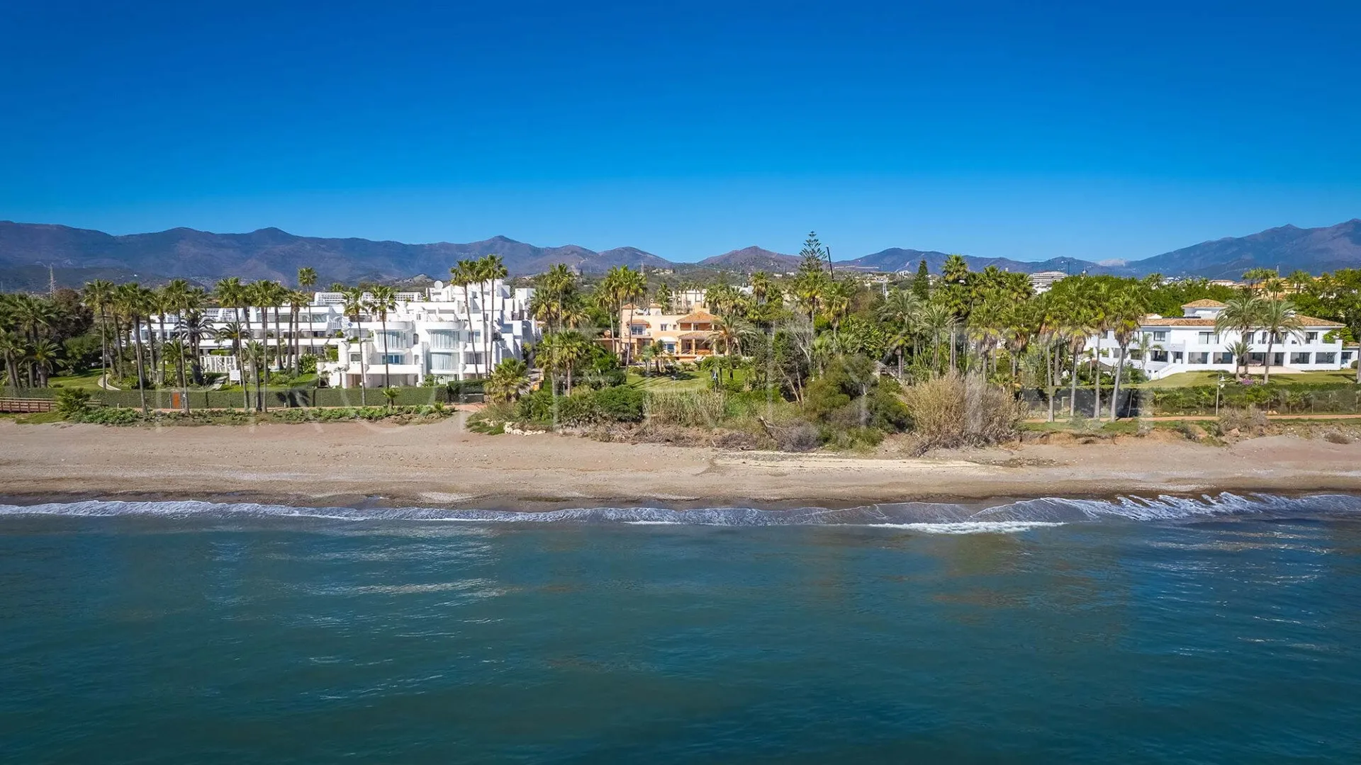 Buy Estepona 8 bedrooms villa