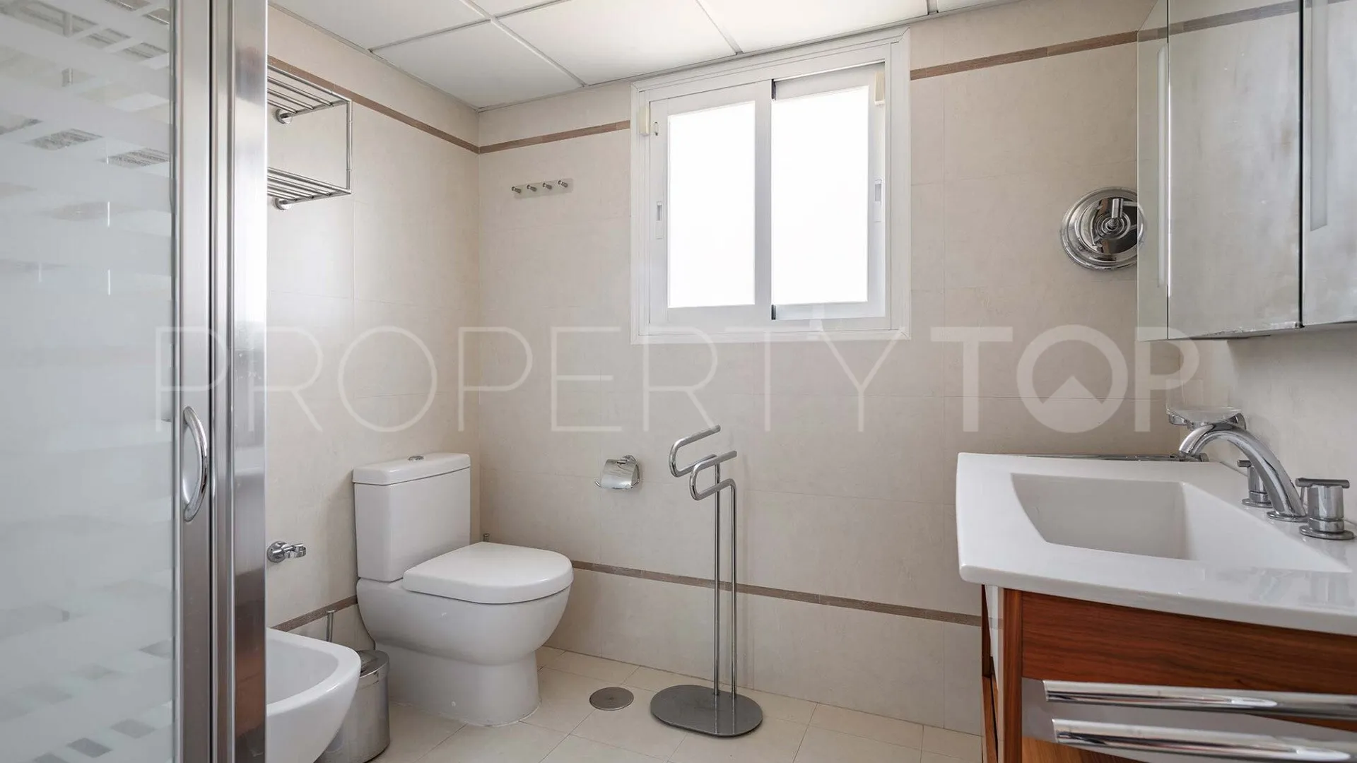 Buy Estepona 8 bedrooms villa