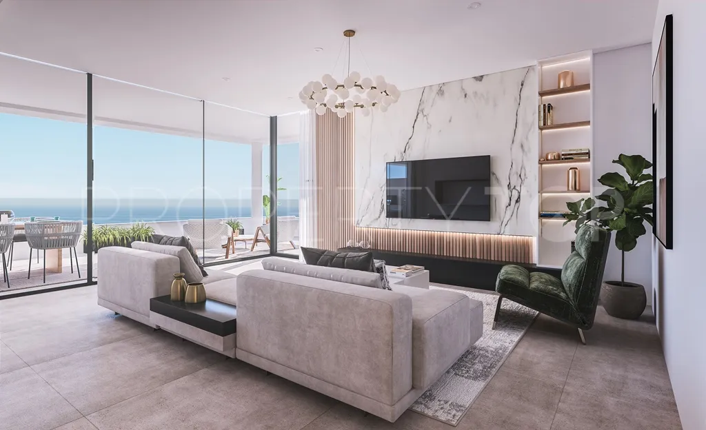 For sale 4 bedrooms apartment in Estepona