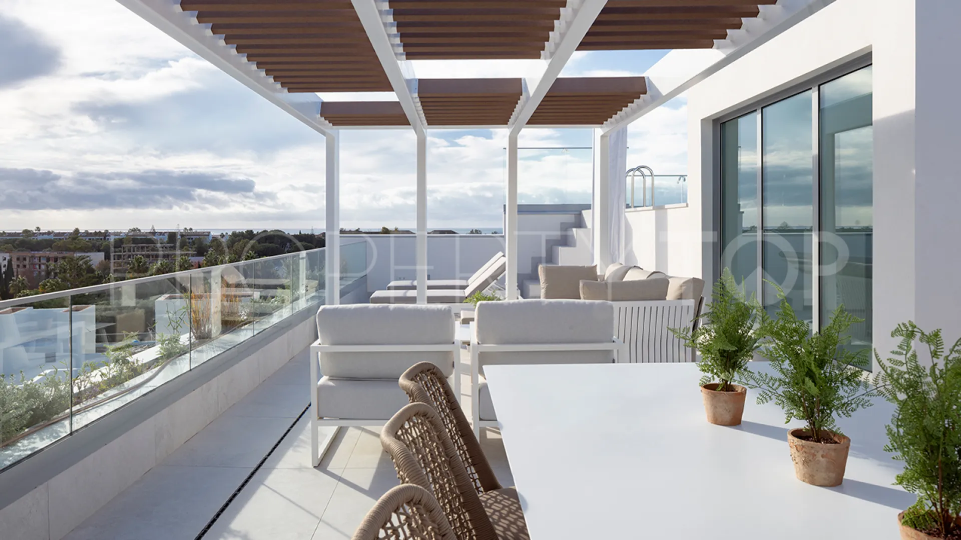 Apartamento con 4 dormitorios en venta en Marbella