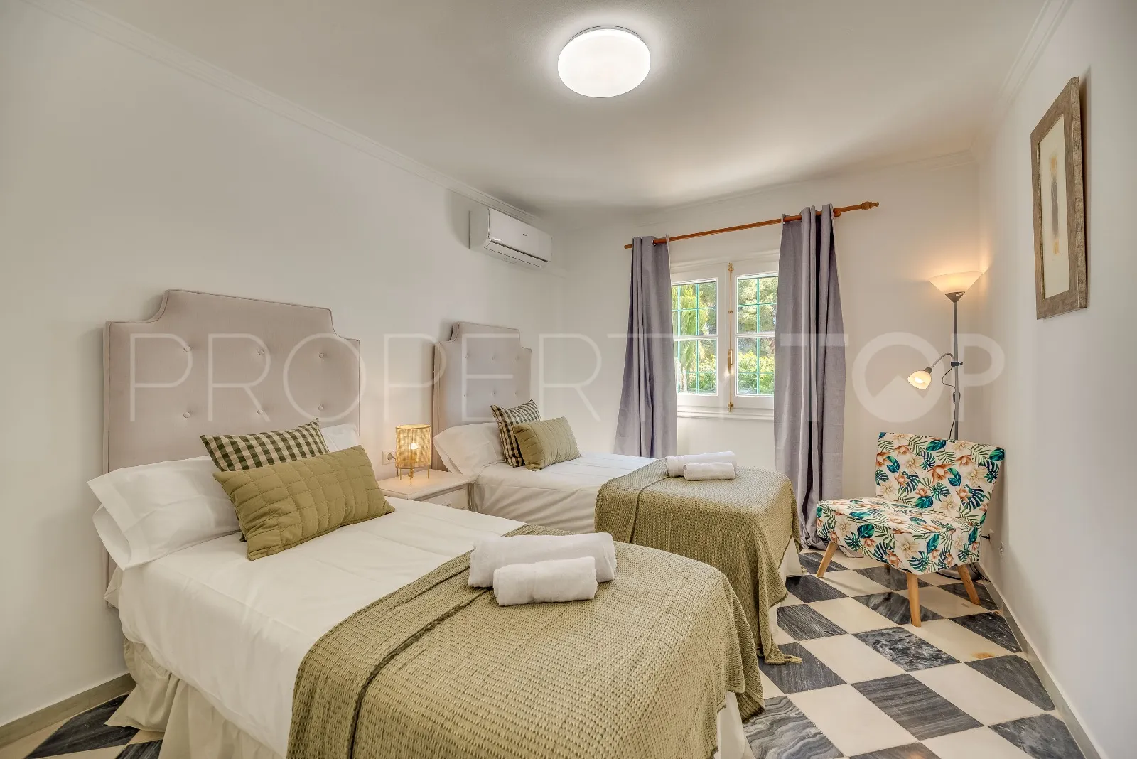 Nueva Andalucia, villa en venta de 4 dormitorios