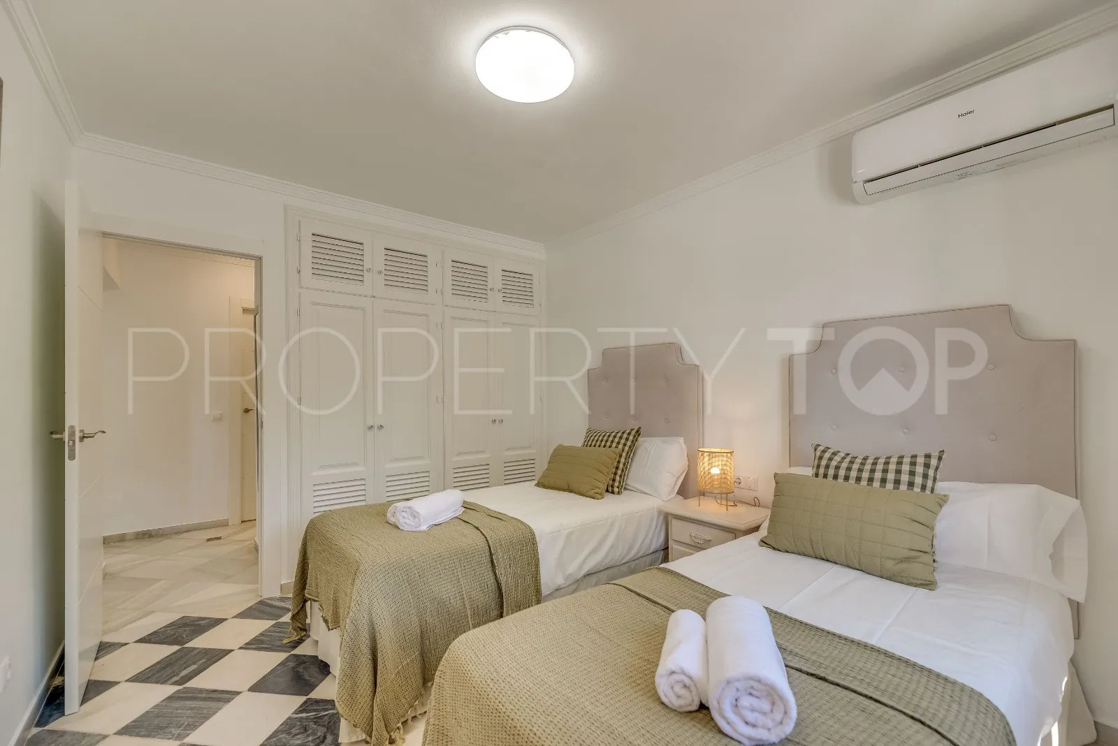 Nueva Andalucia, villa en venta de 4 dormitorios