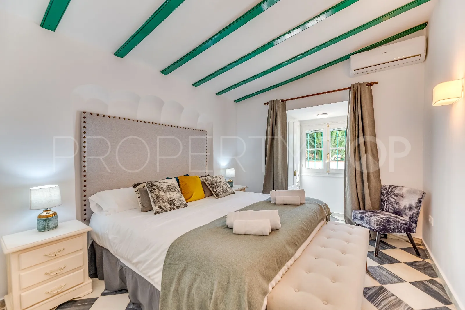 Nueva Andalucia, villa en venta de 4 dormitorios