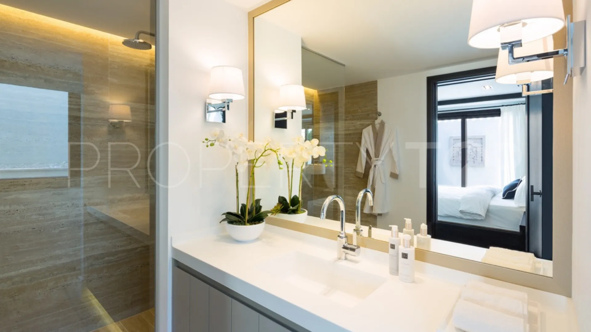 5 bedrooms Nueva Andalucia villa for sale