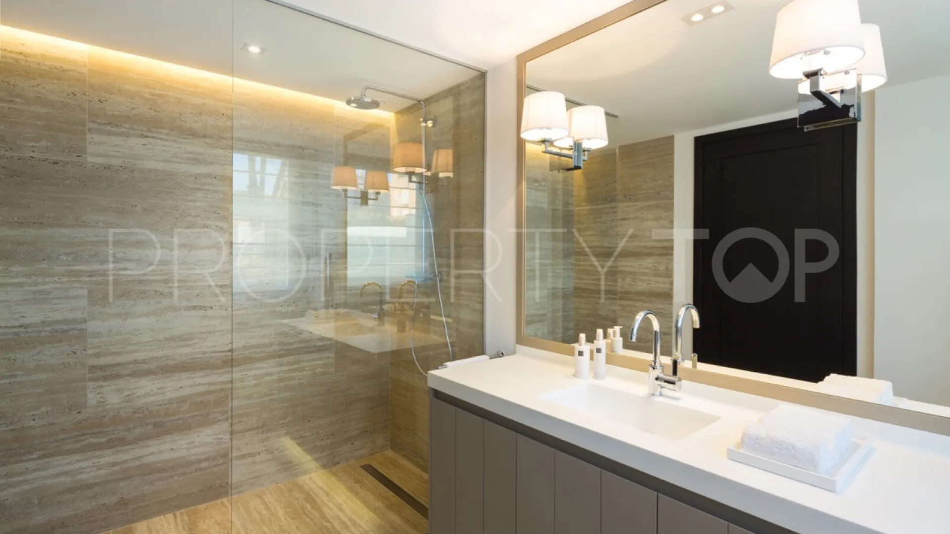 5 bedrooms Nueva Andalucia villa for sale