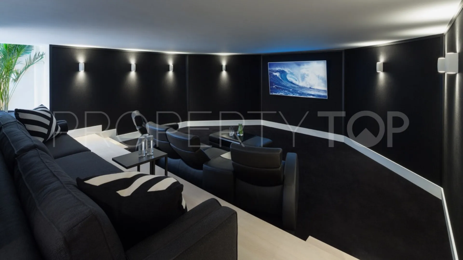 5 bedrooms Nueva Andalucia villa for sale
