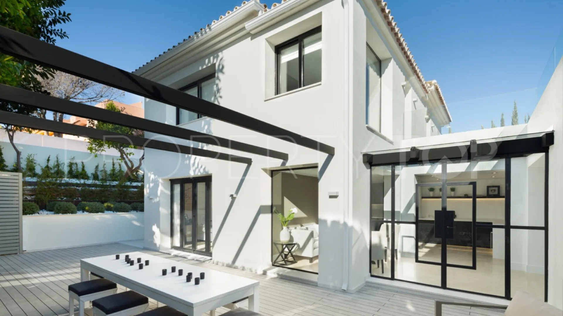 5 bedrooms Nueva Andalucia villa for sale