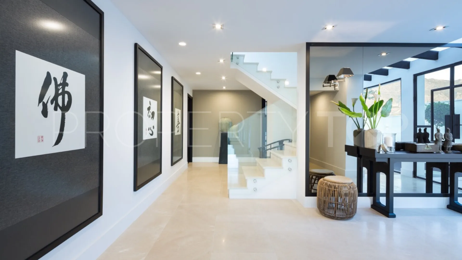 5 bedrooms Nueva Andalucia villa for sale