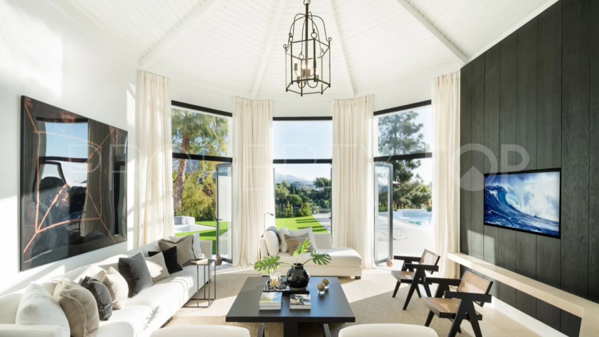 5 bedrooms Nueva Andalucia villa for sale