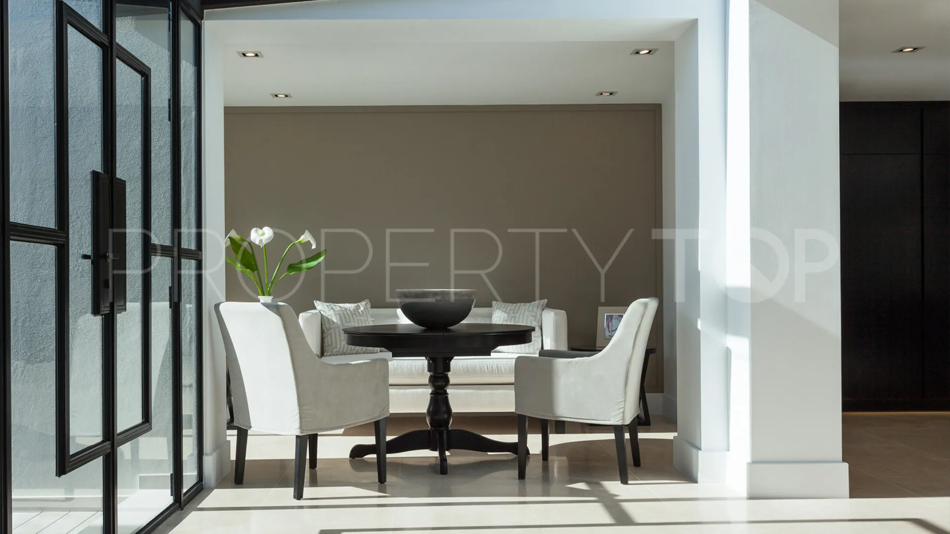 5 bedrooms Nueva Andalucia villa for sale