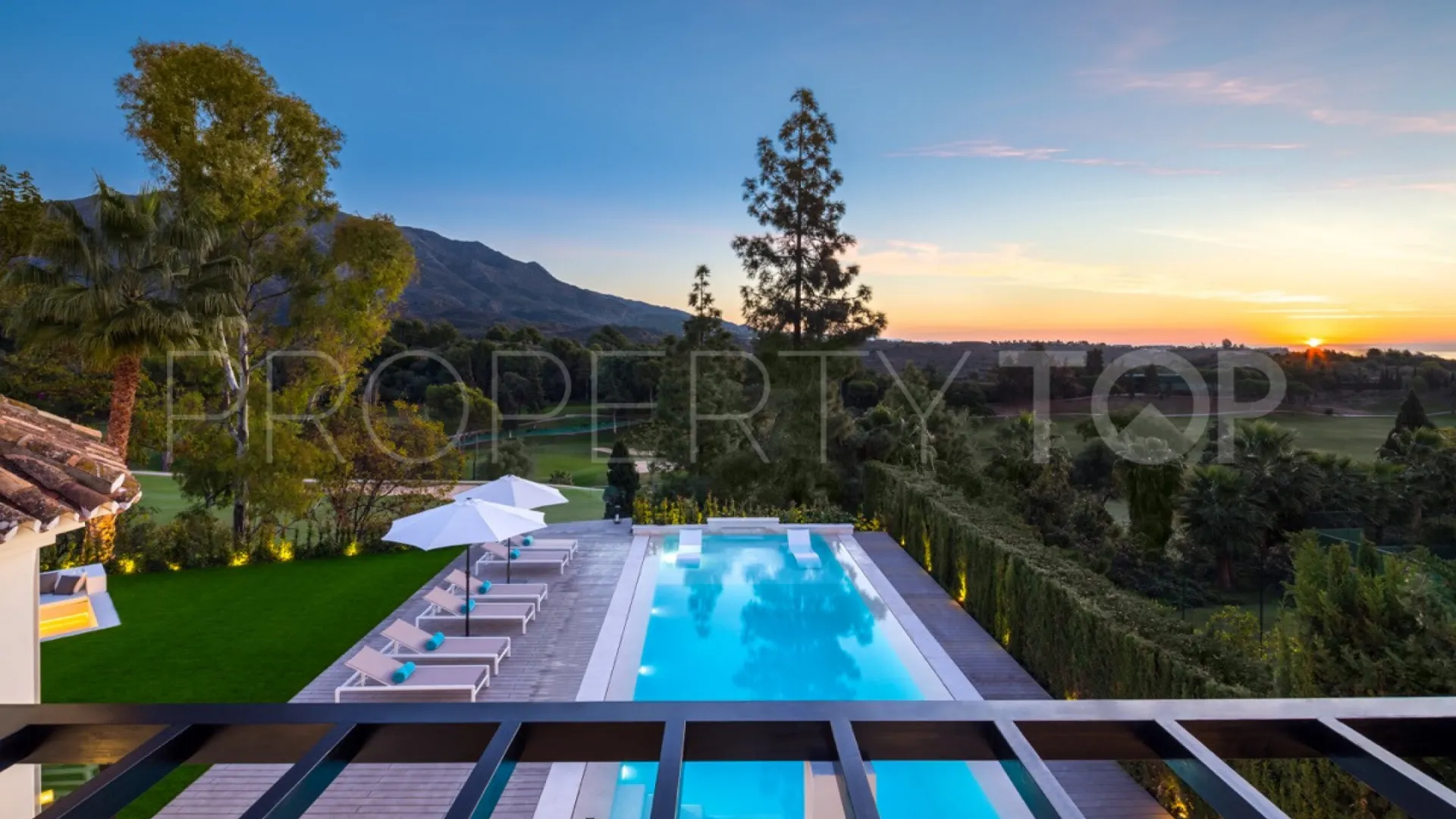 5 bedrooms Nueva Andalucia villa for sale