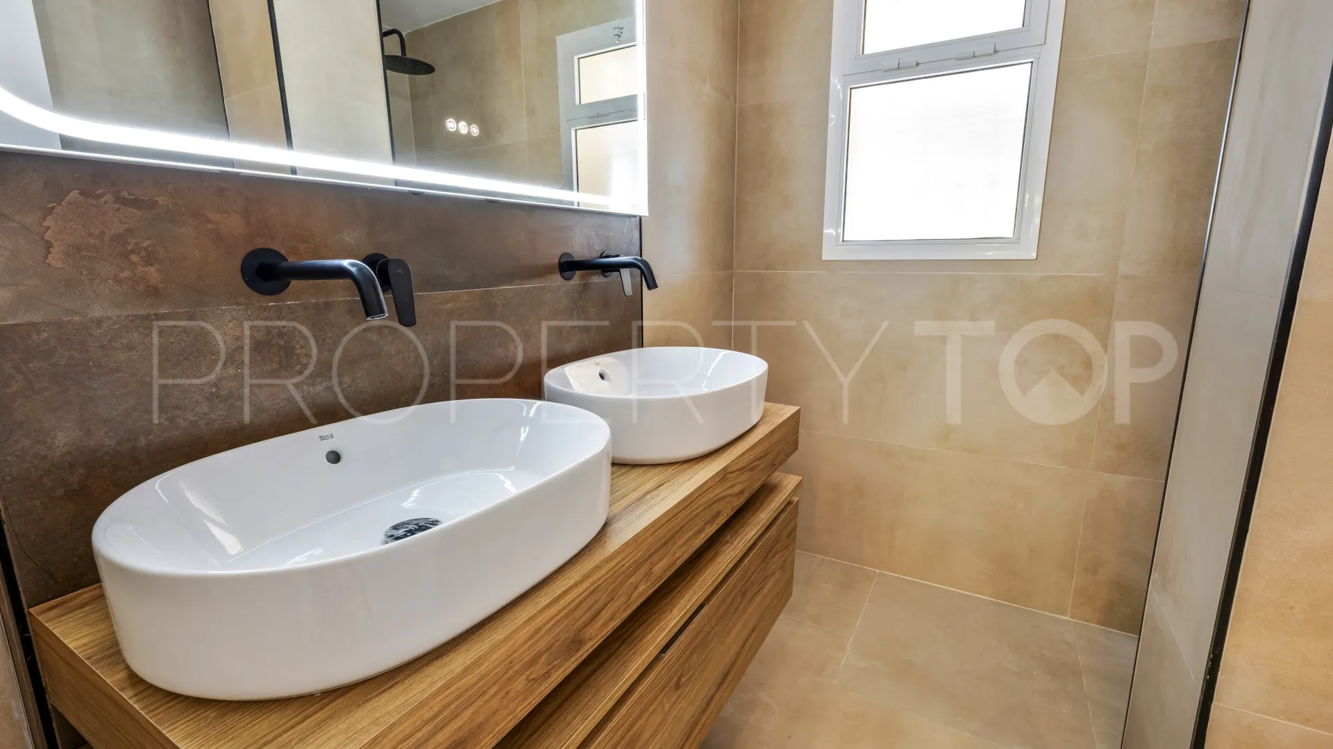 Apartamento en venta en Nueva Andalucia de 3 dormitorios