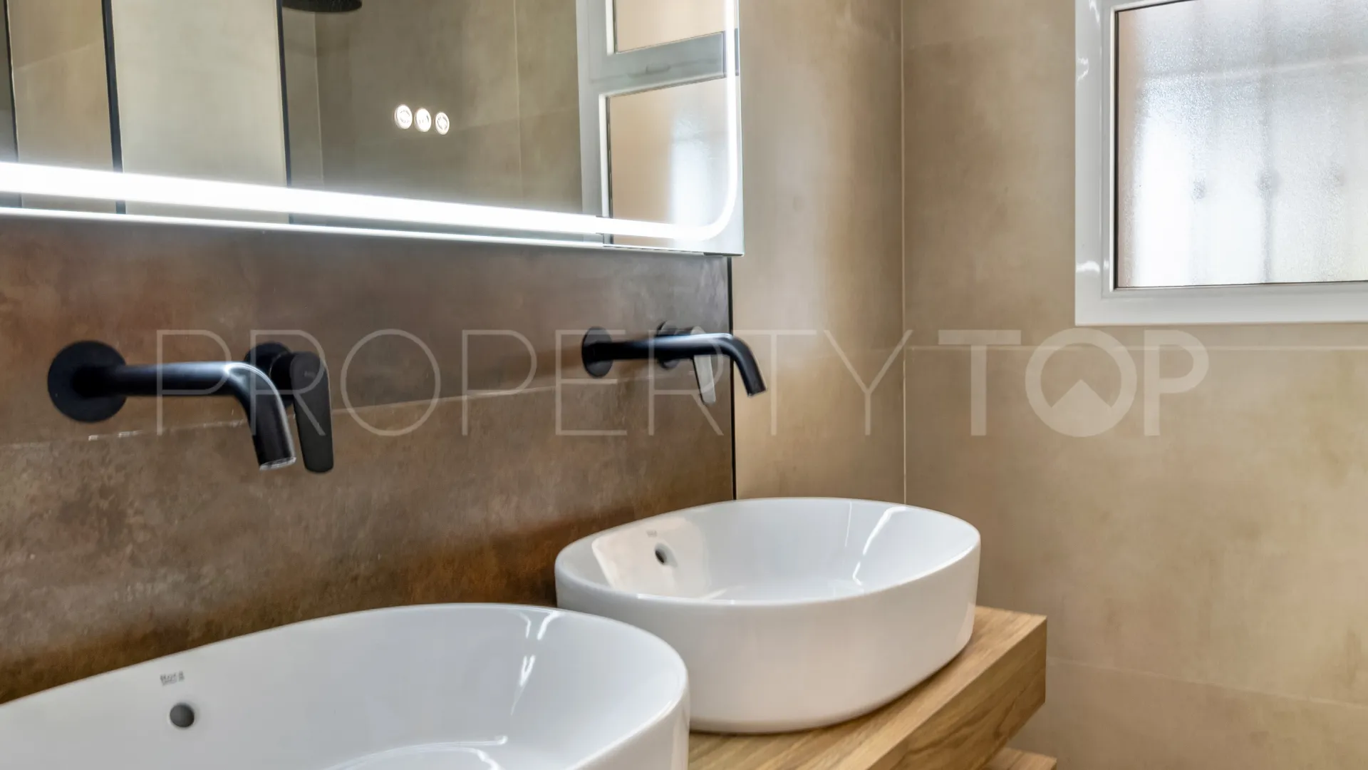 Apartamento en venta en Nueva Andalucia de 3 dormitorios