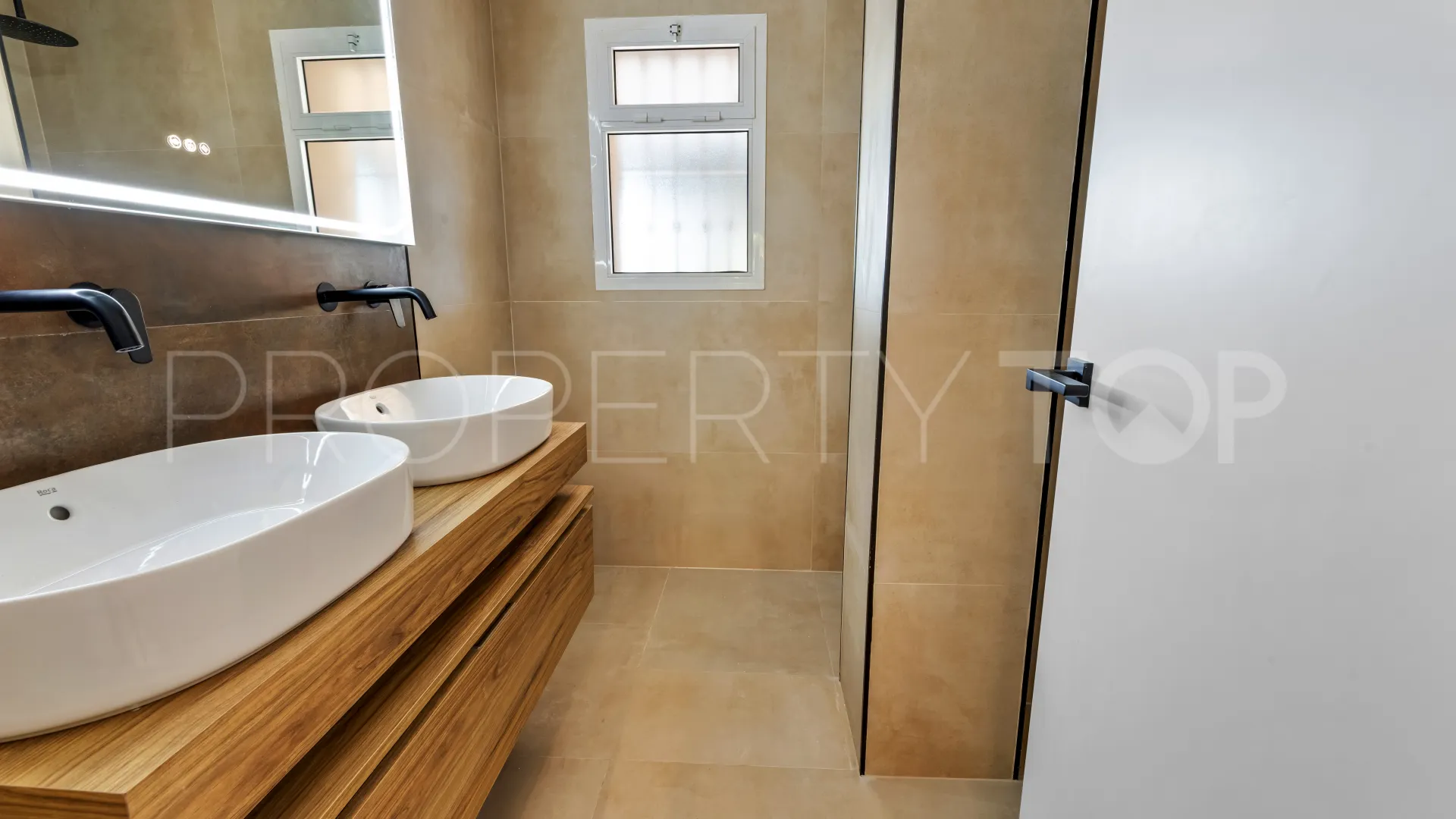 Apartamento en venta en Nueva Andalucia de 3 dormitorios