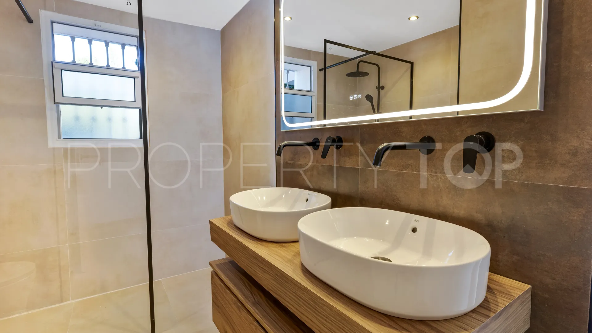 Apartamento en venta en Nueva Andalucia de 3 dormitorios