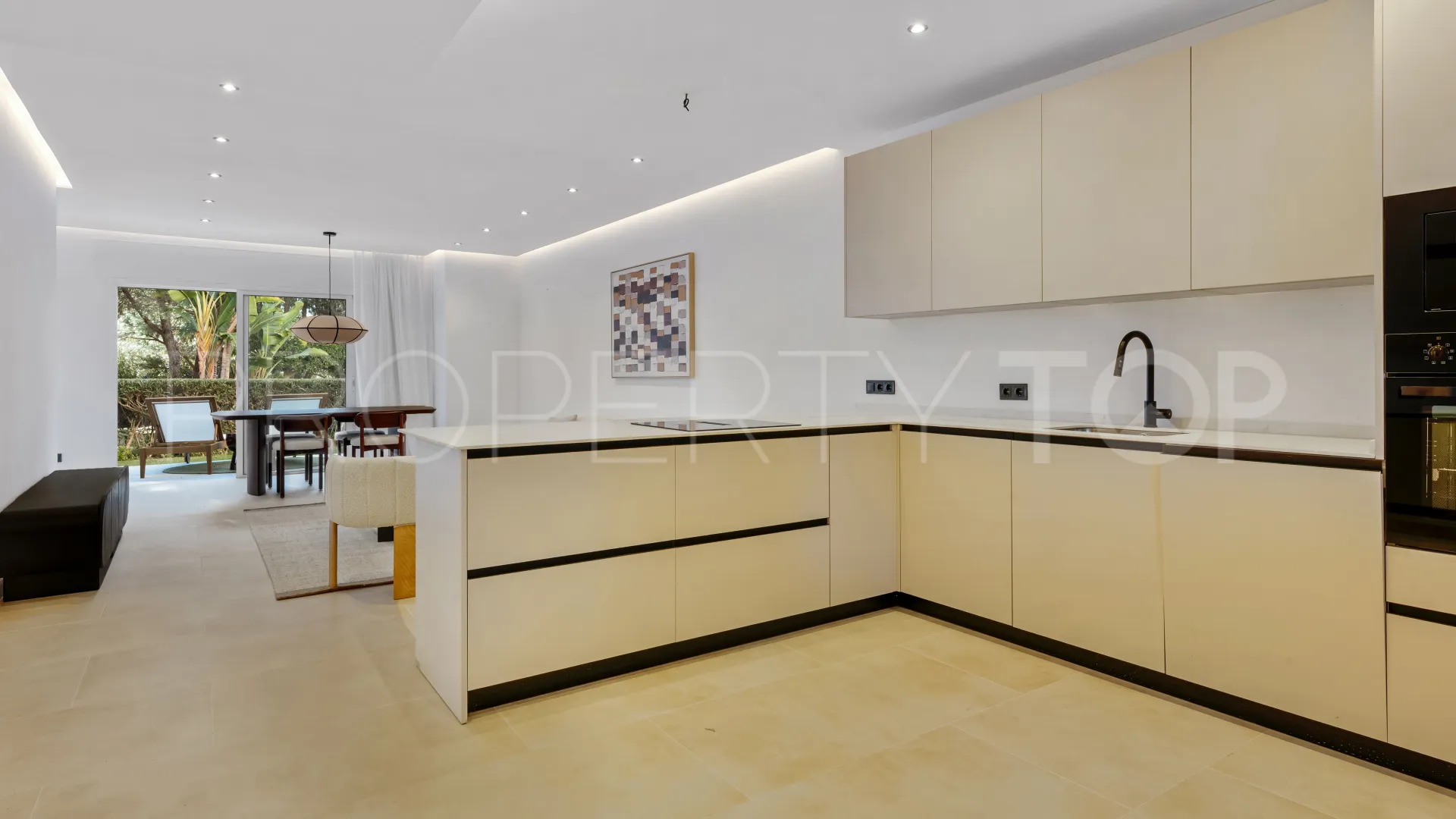 Apartamento en venta en Nueva Andalucia de 3 dormitorios
