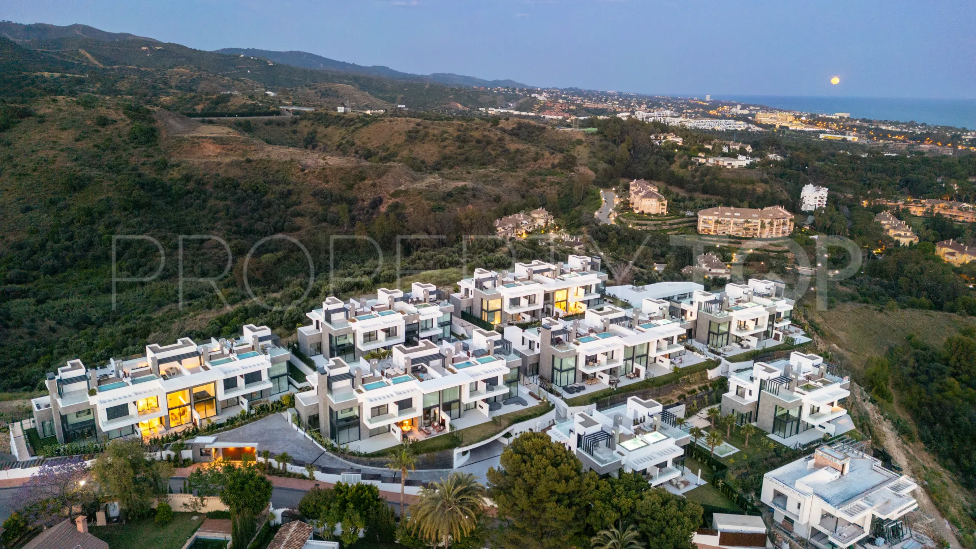 Villa en venta de 5 dormitorios en Marbella