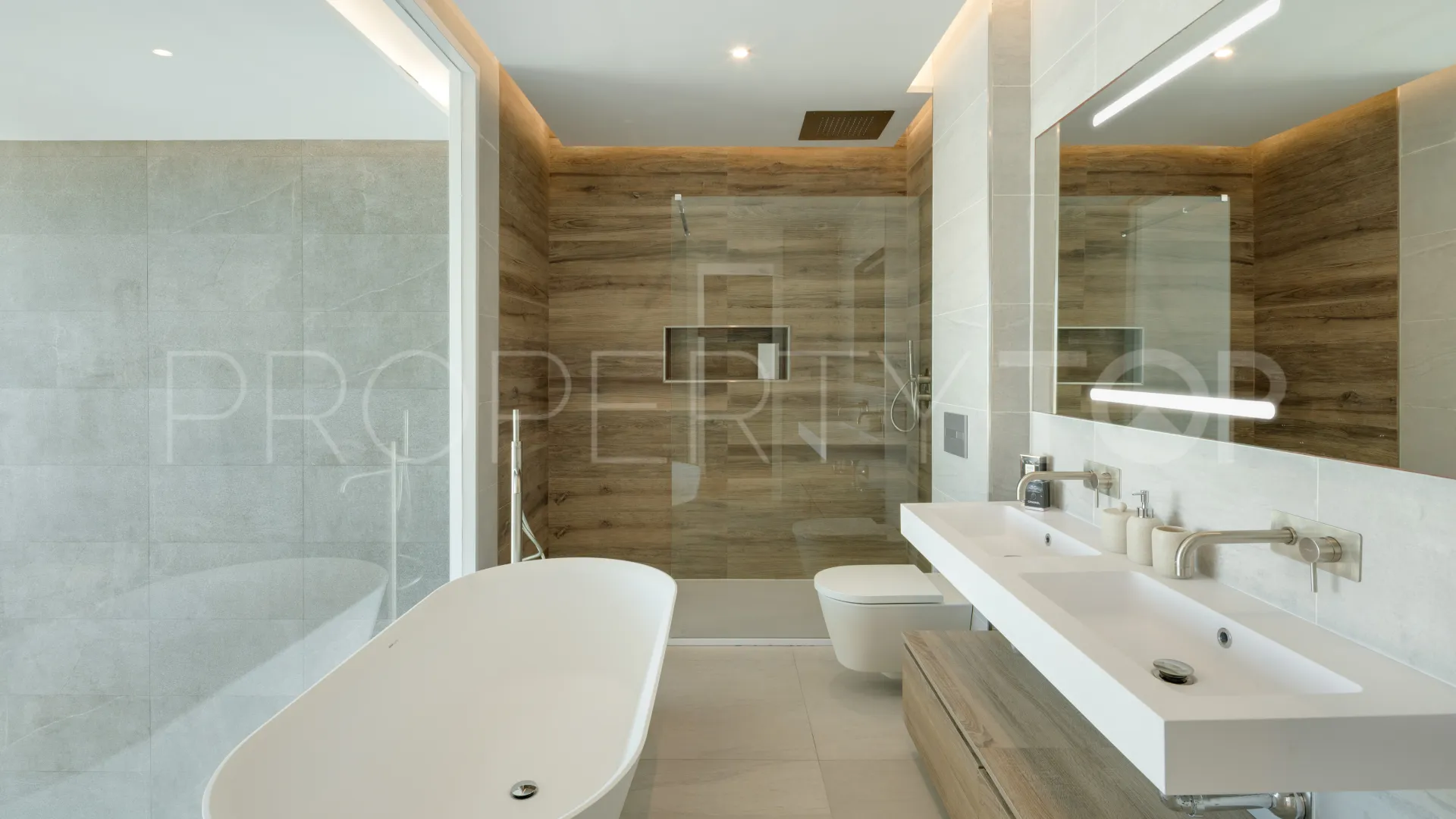 Villa en venta de 5 dormitorios en Marbella
