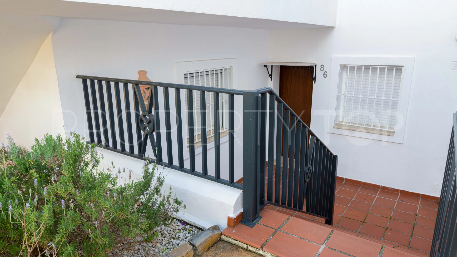Apartamento en venta en Nueva Andalucia con 2 dormitorios
