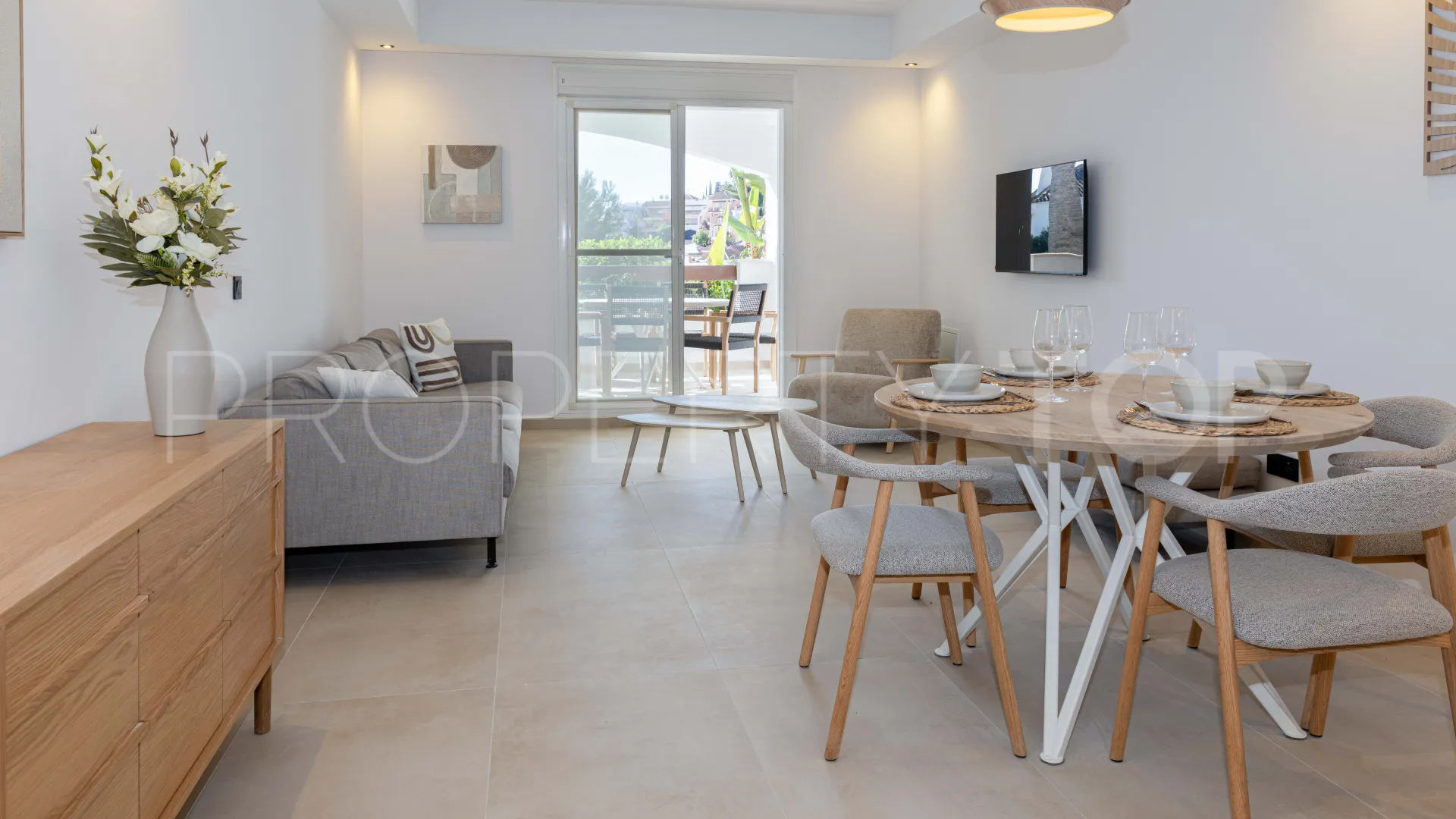 Apartamento en venta en Nueva Andalucia con 2 dormitorios