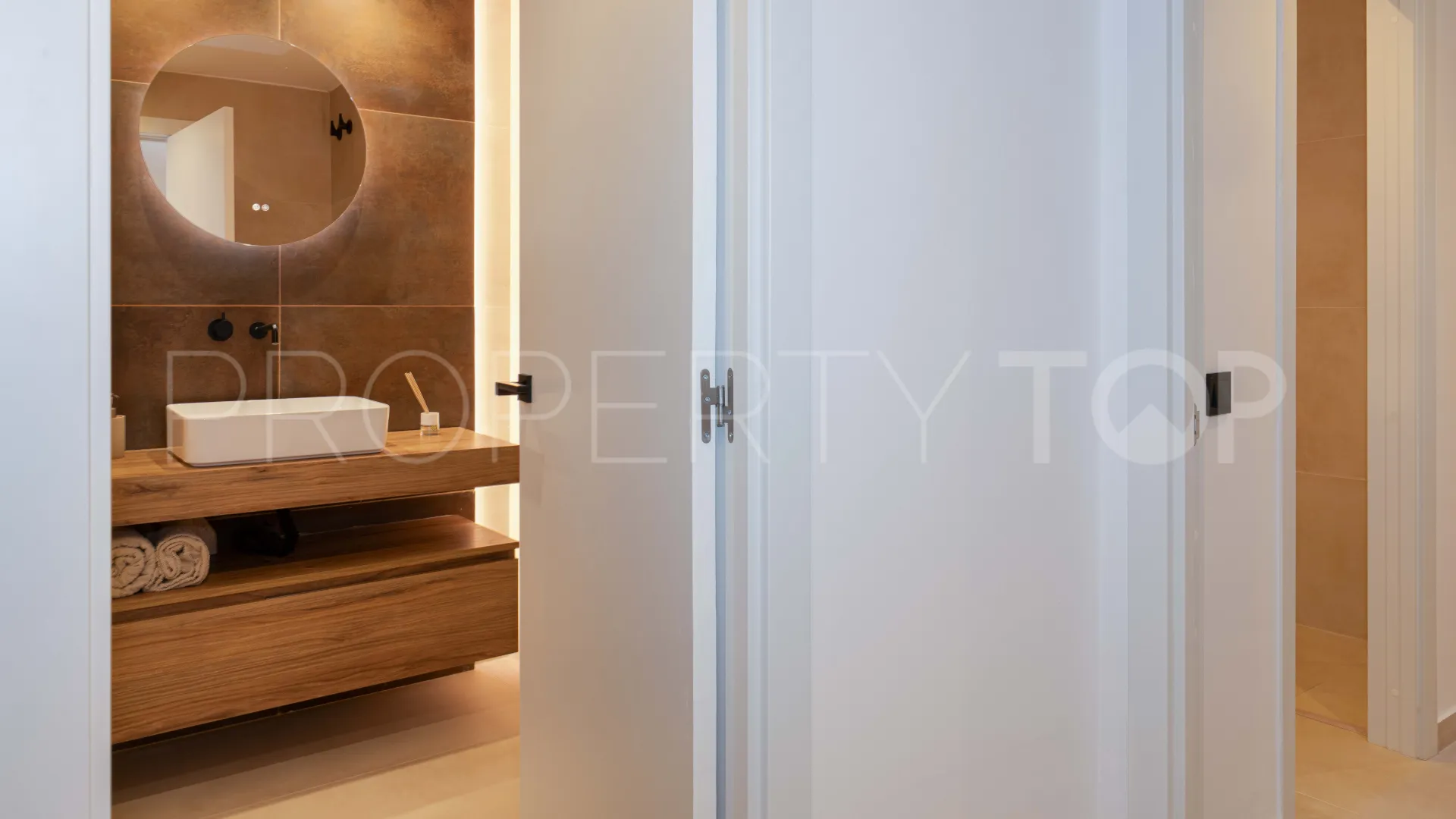 Apartamento en venta en Nueva Andalucia con 2 dormitorios
