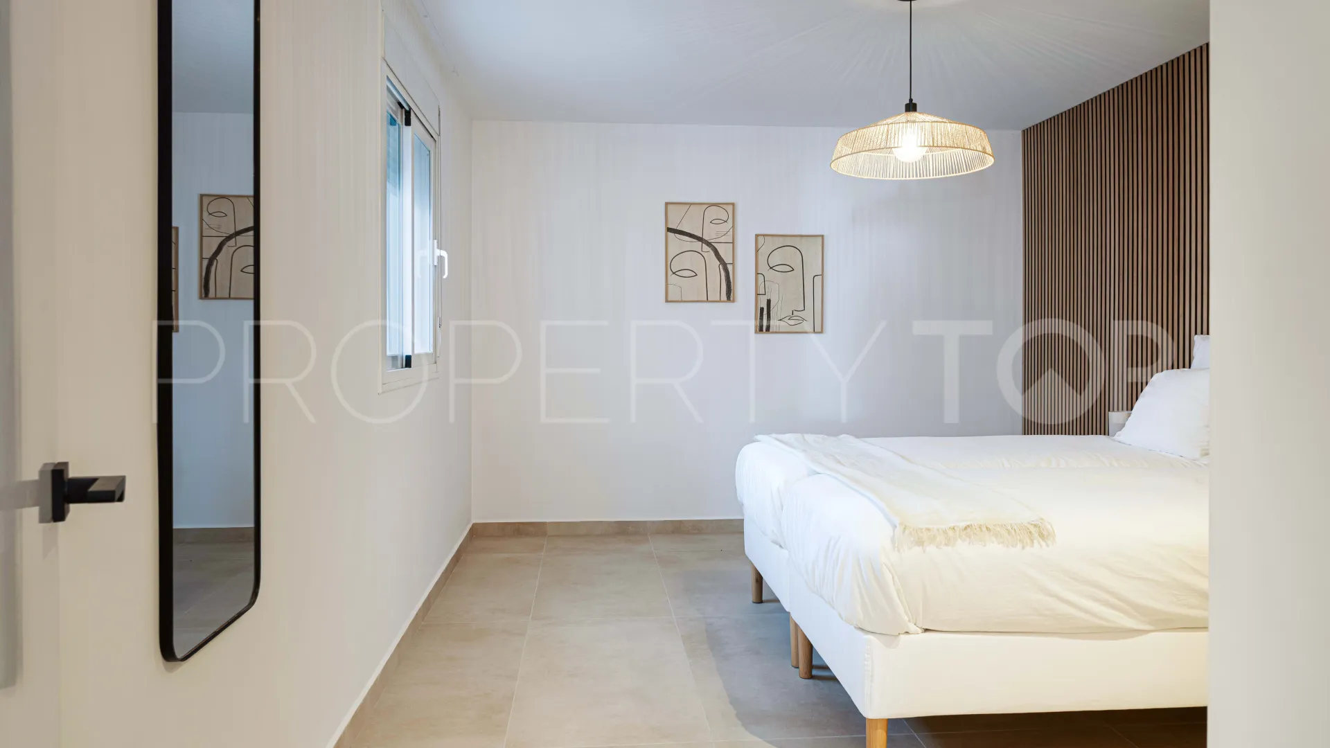 Apartamento en venta en Nueva Andalucia con 2 dormitorios